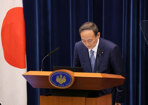 Photograph of the Prime Minister holding the press conference (3)