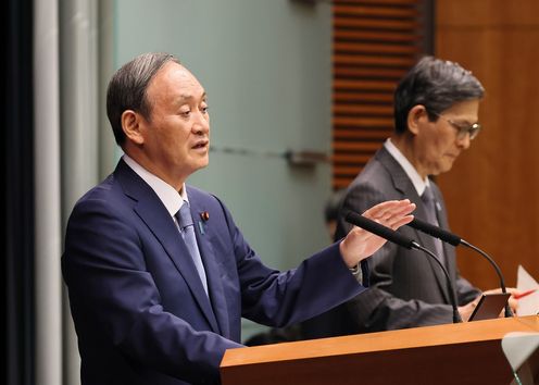 Photograph of the Prime Minister holding the press conference (8)