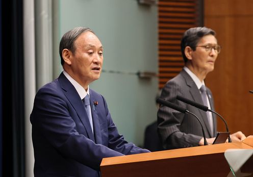 Photograph of the Prime Minister holding the press conference (9)