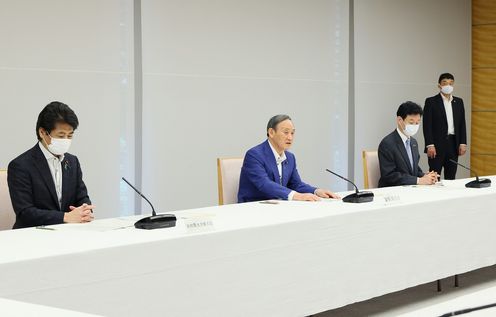 Photograph of the Prime Minister making a statement (4)