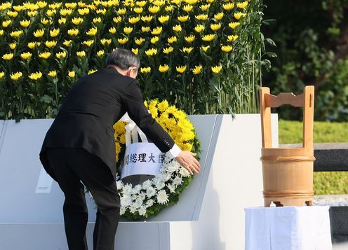 Photograph of the Prime Minister offering a wreath