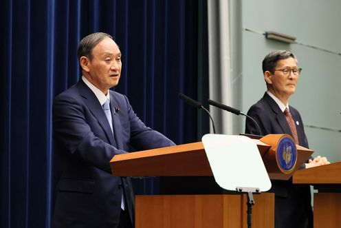 Photograph of the Prime Minister holding a press conference (4)