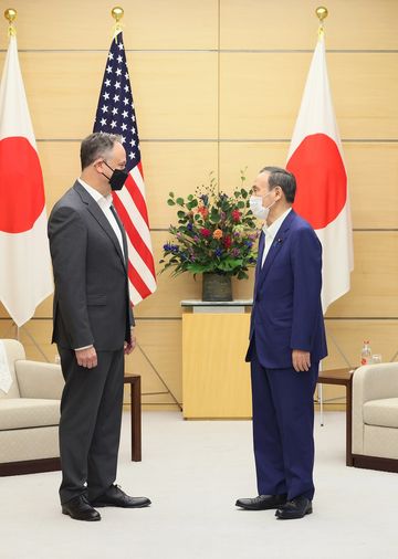 Photograph of the Prime Minister receiving a courtesy call (2)