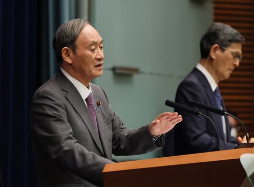 Photograph of the Prime Minister holding a press conference (5)