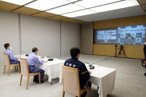 Photograph of the Prime Minister attending a meeting of the Extreme Disaster Management Headquarters (5)