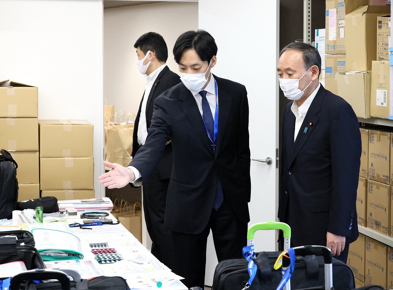 Photograph of the Prime Minister visiting the company (4)