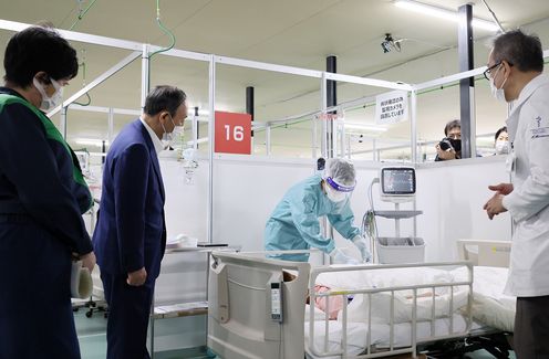 Photograph of the Prime Minister visiting the station (5)