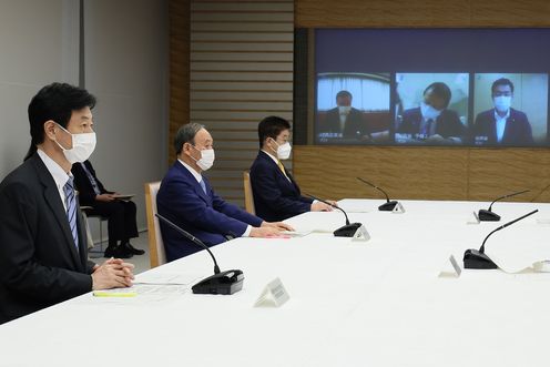 Photograph of the Prime Minister attending a meeting (1)