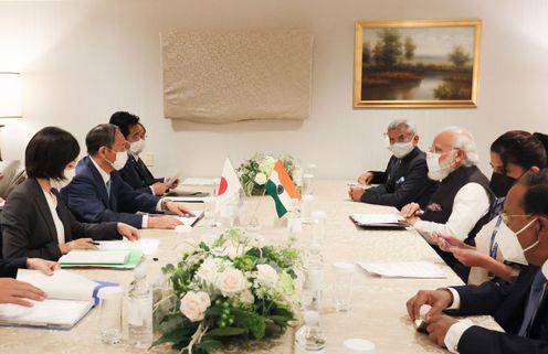 Photograph  of the Japan-India summit meeting (4)