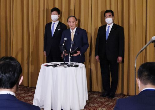 Photograph of the Prime Minister holding a press conference