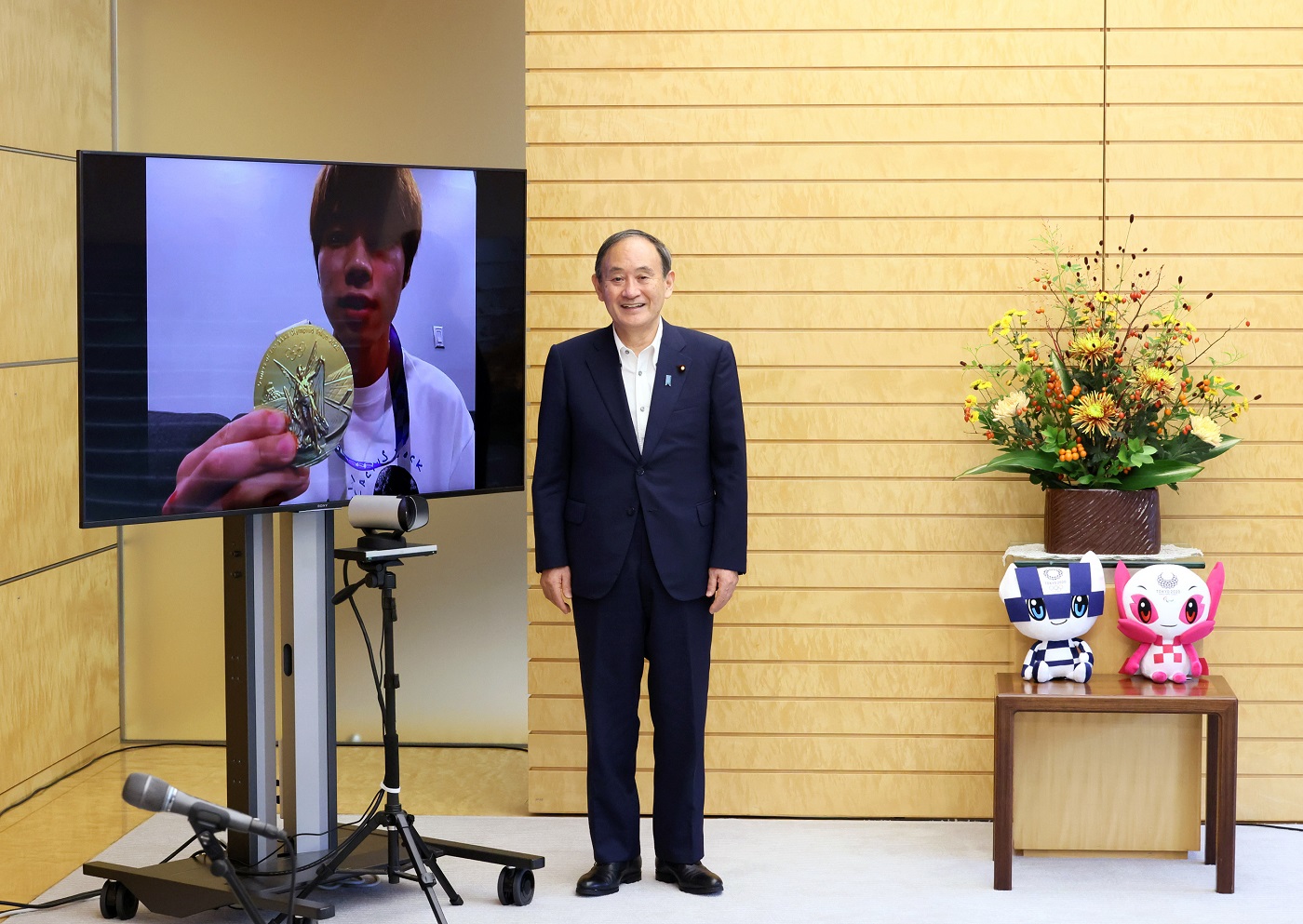 Photograph of the Prime Minister holding a meeting with skateboarder Horigome (3)
