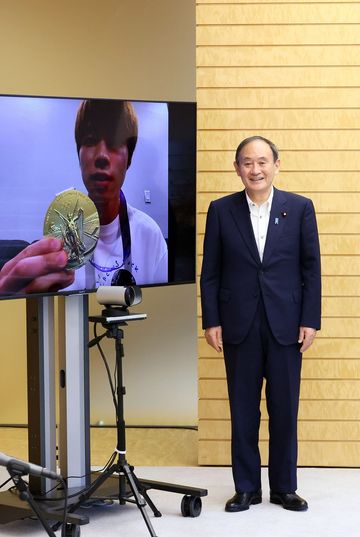 Photograph of the Prime Minister holding a meeting with skateboarder Horigome (4)