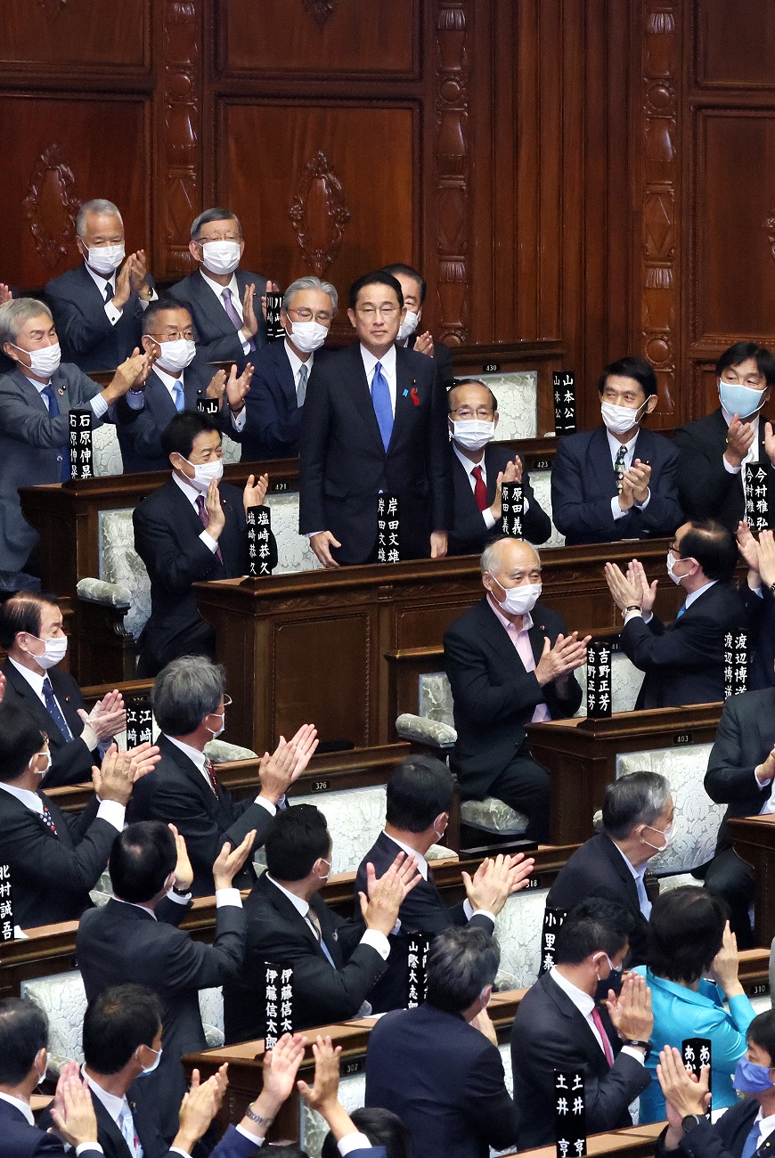 Photograph of Mr. Kishida following his designation as the Prime Minister (4)