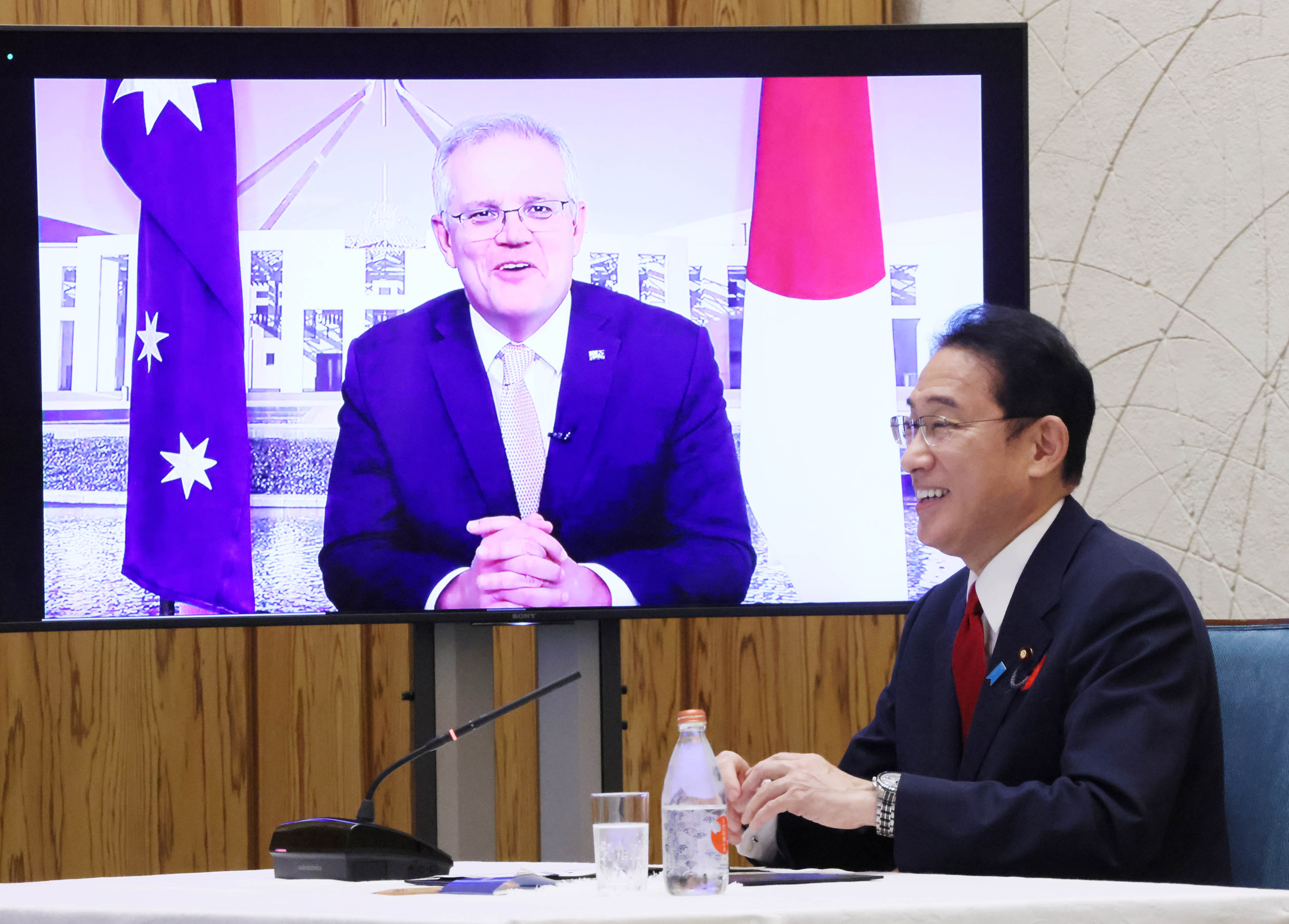 Photograph of the Prime Minister holding a video conference meeting (2)