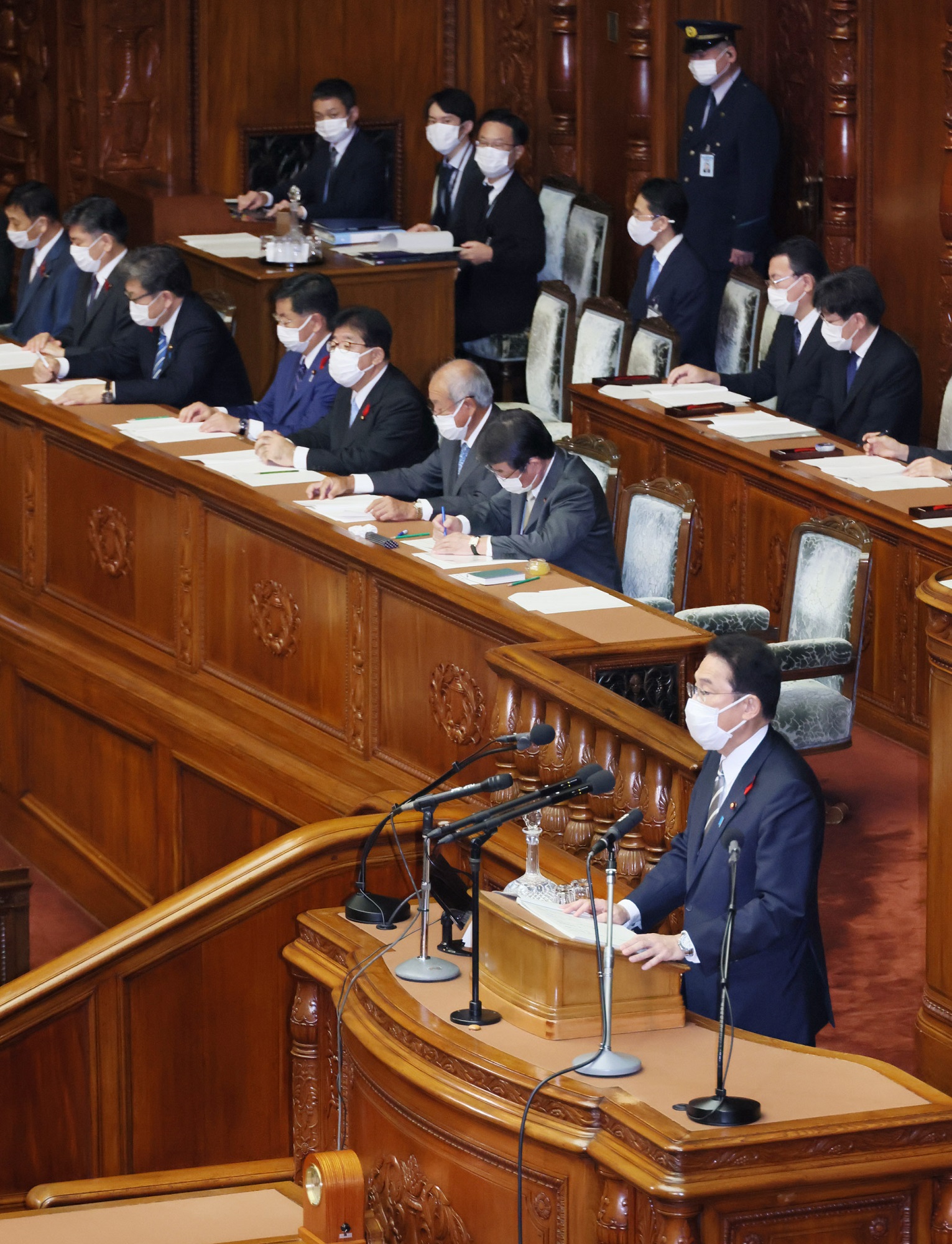 Photograph of the Prime Minister delivering a policy speech during a plenary session of the House of Representatives (3)