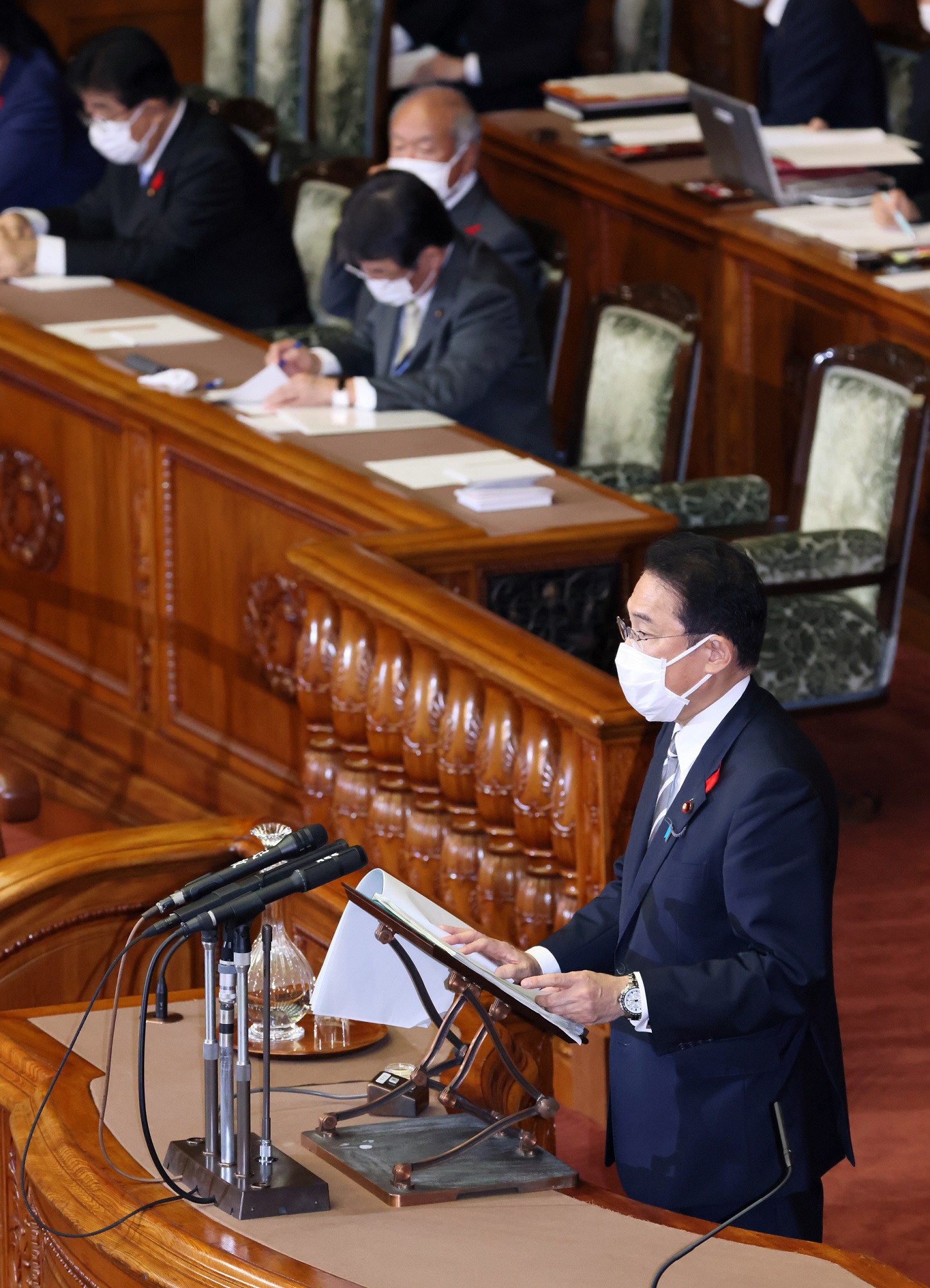 Photograph of the Prime Minister delivering a policy speech during a plenary session of the House of Representatives (8)