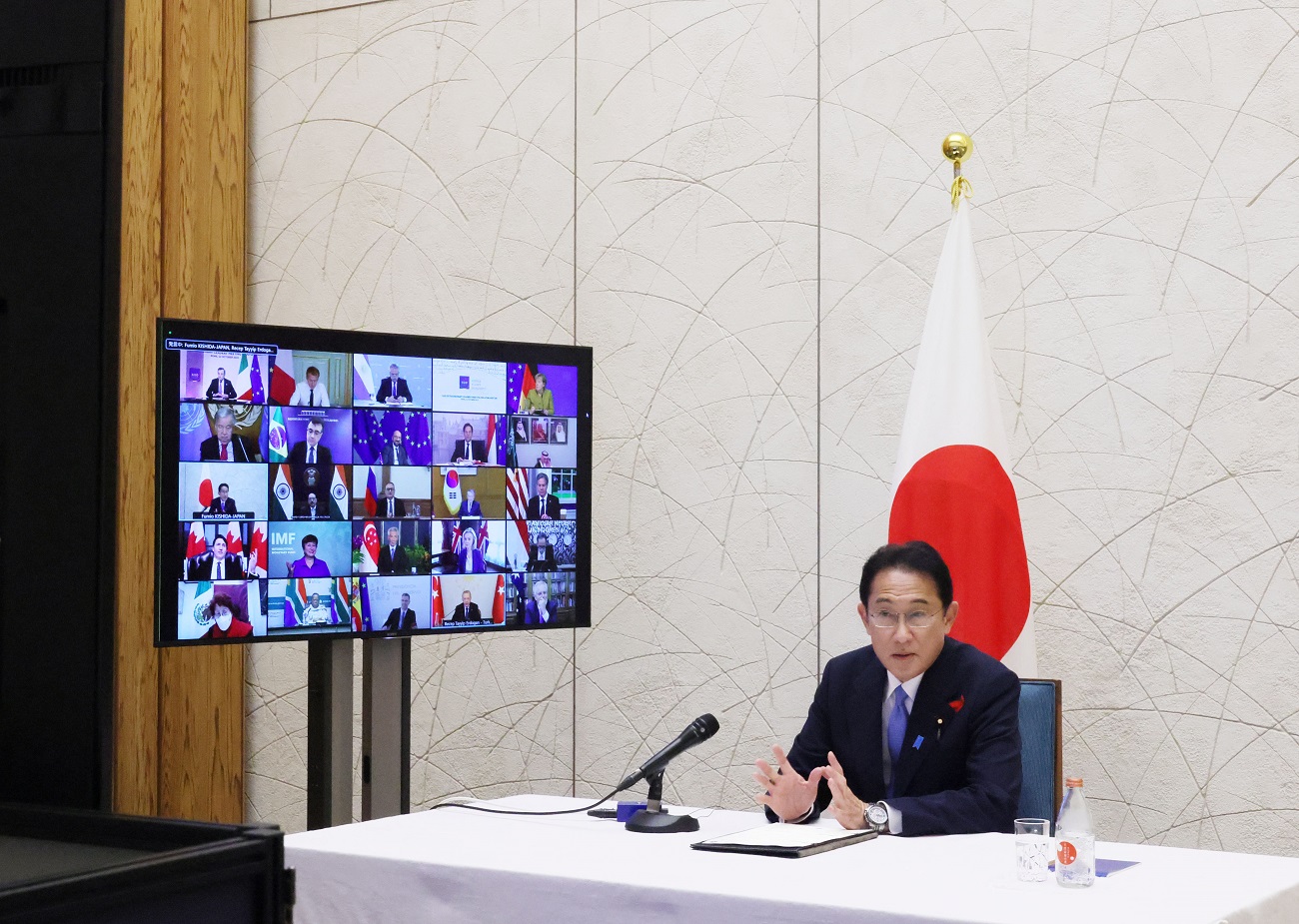 Photograph of the Prime Minister attending a video conference meeting (2)
