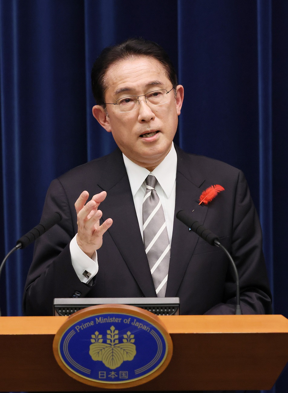 Photograph of the Prime Minister holding a press conference (7)
