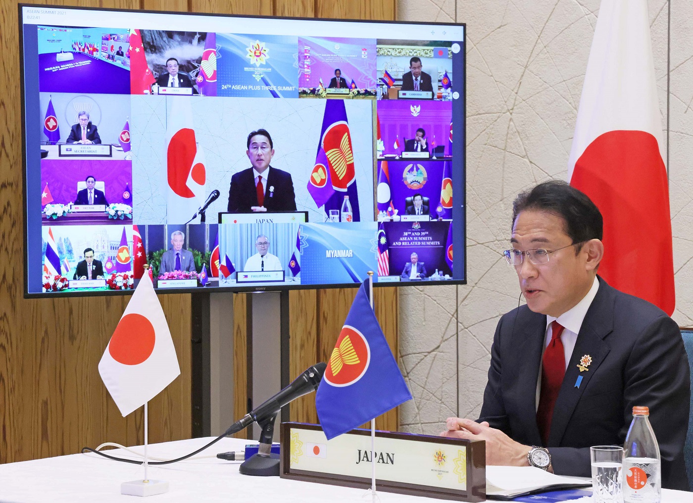 Photograph of the ASEAN Plus Three (Japan-China-Republic of Korea) Summit (1)
