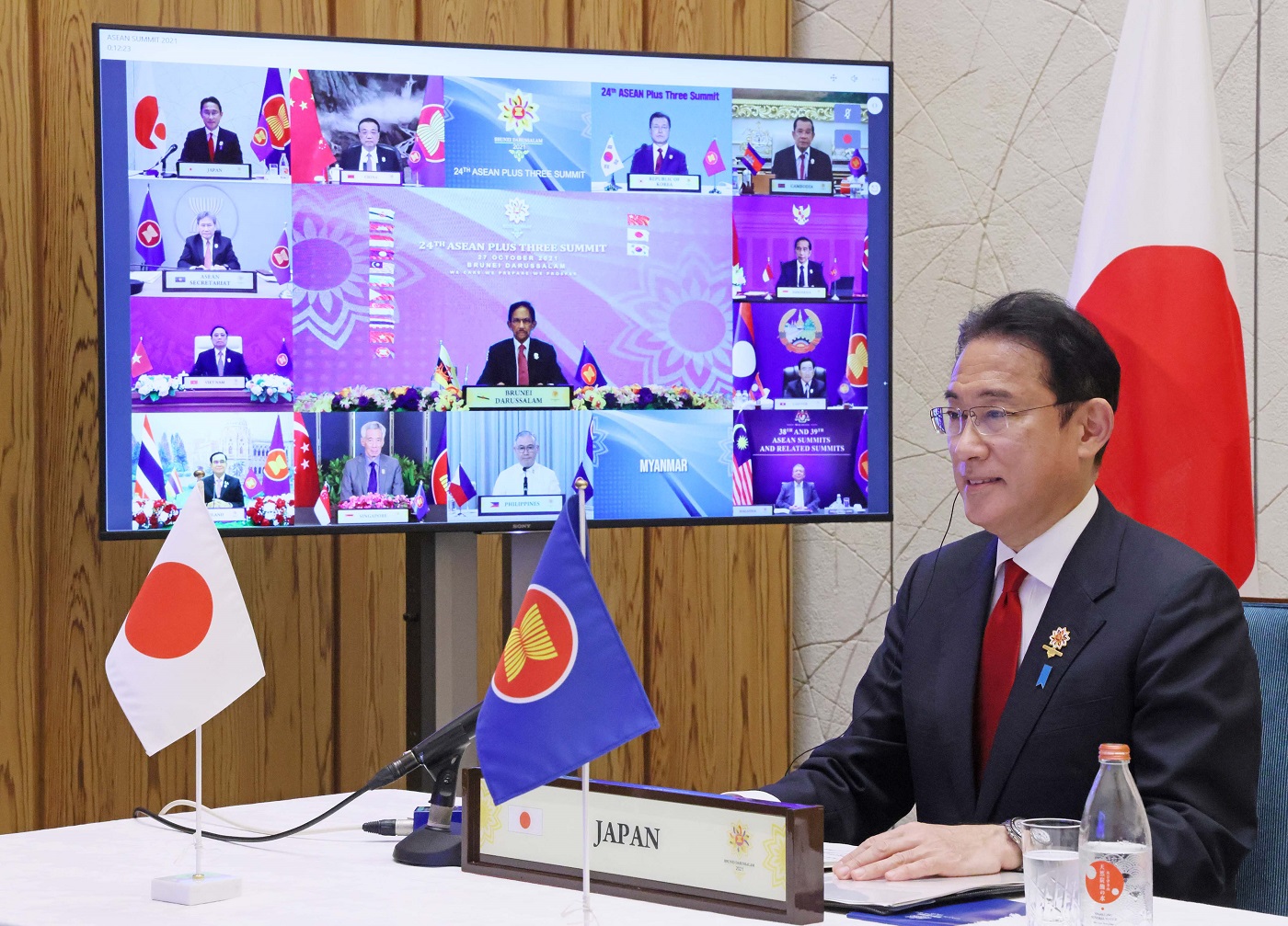 Photograph of the ASEAN Plus Three (Japan-China-Republic of Korea) Summit (2)