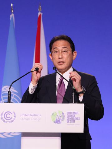 Photograph  of the Prime Minister delivering a speech at the COP26 World Leaders Summit (2)