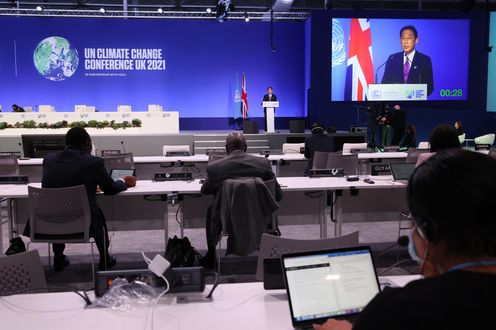 Photograph  of the Prime Minister delivering a speech at the COP26 World Leaders Summit (4)