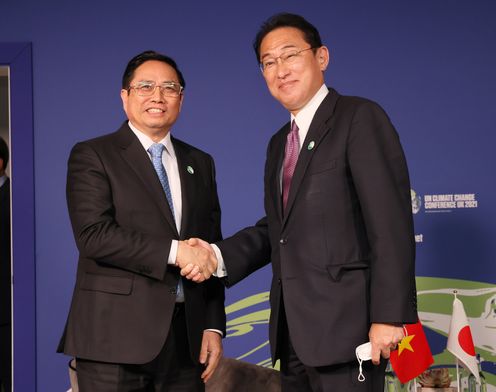 Photograph of the Japan-Viet Nam summit meeting (1)