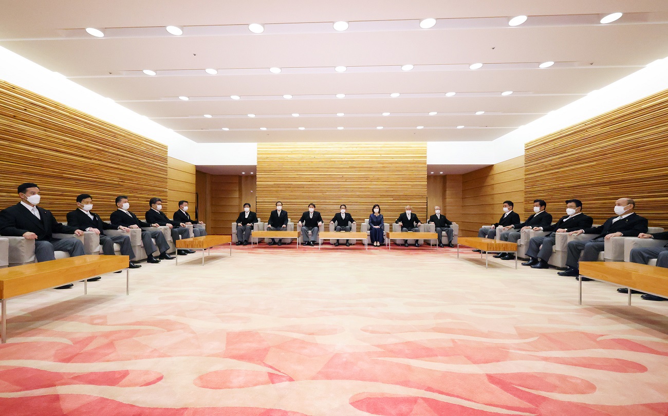 Photograph of the first Cabinet meeting (2)
