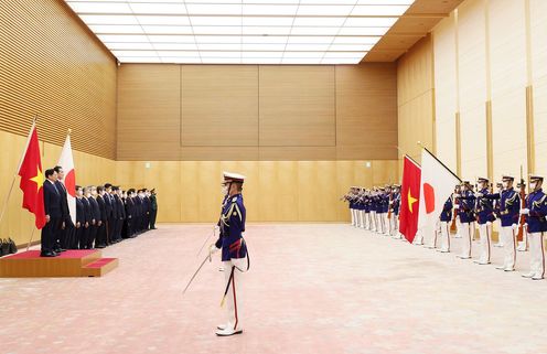 Photograph of a salute and the guard of honor ceremony (5)