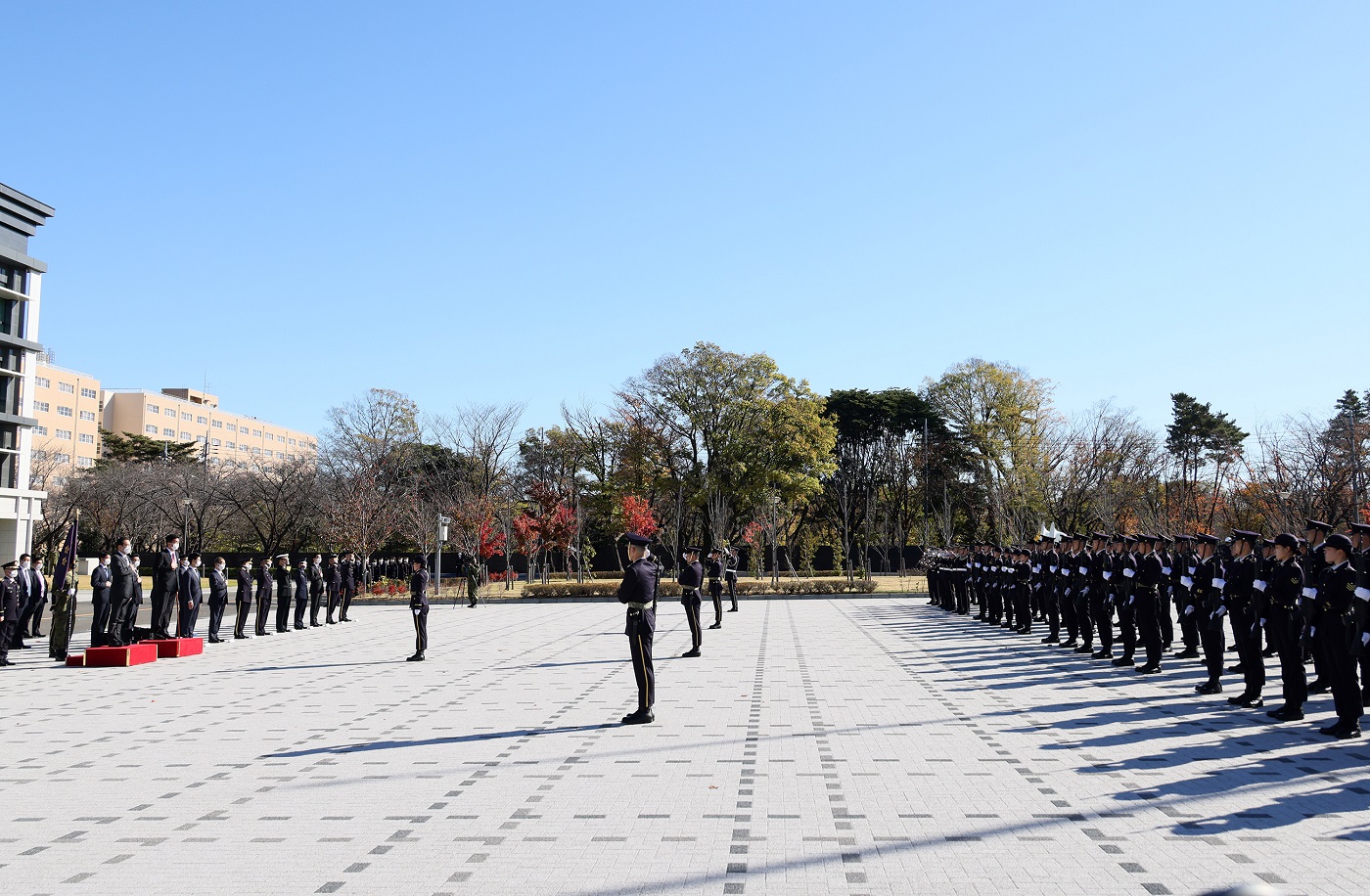 Photograph of the Prime Minister receiving a salute and attending a guard of honor ceremony (2)