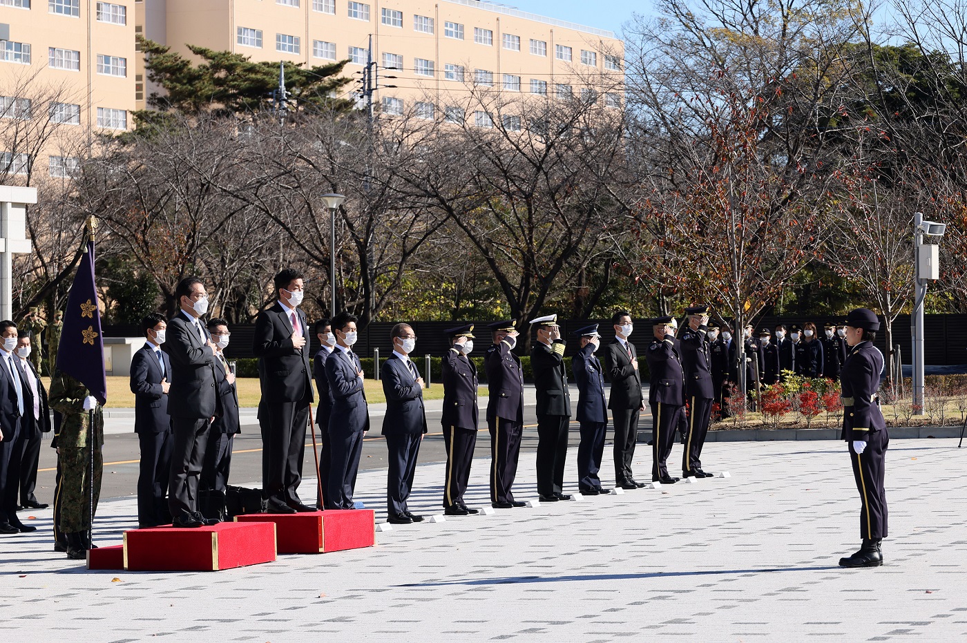 Photograph of the Prime Minister receiving a salute and attending a guard of honor ceremony (4)