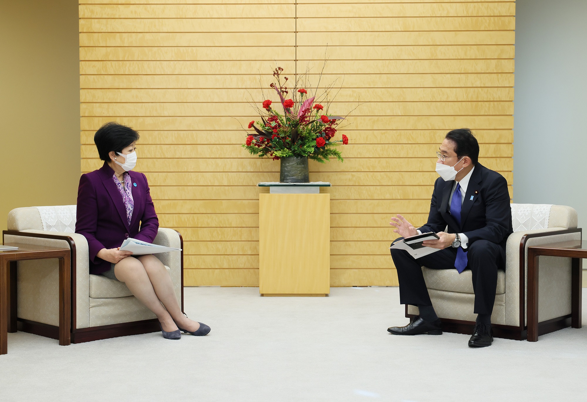 Photograph of the Prime Minister holding a meeting (4)