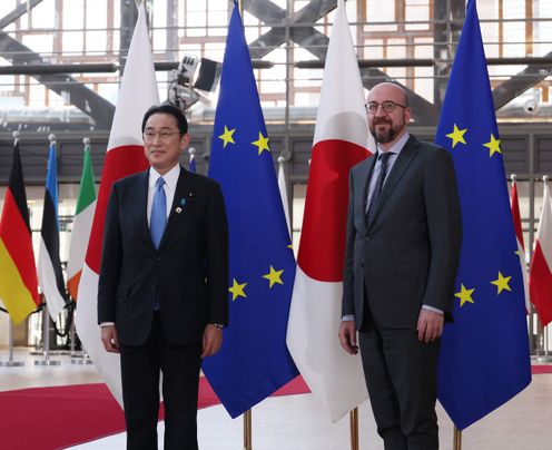 Photograph of the Prime Minister holding a summit meeting with European Council President Charles Michel (2)