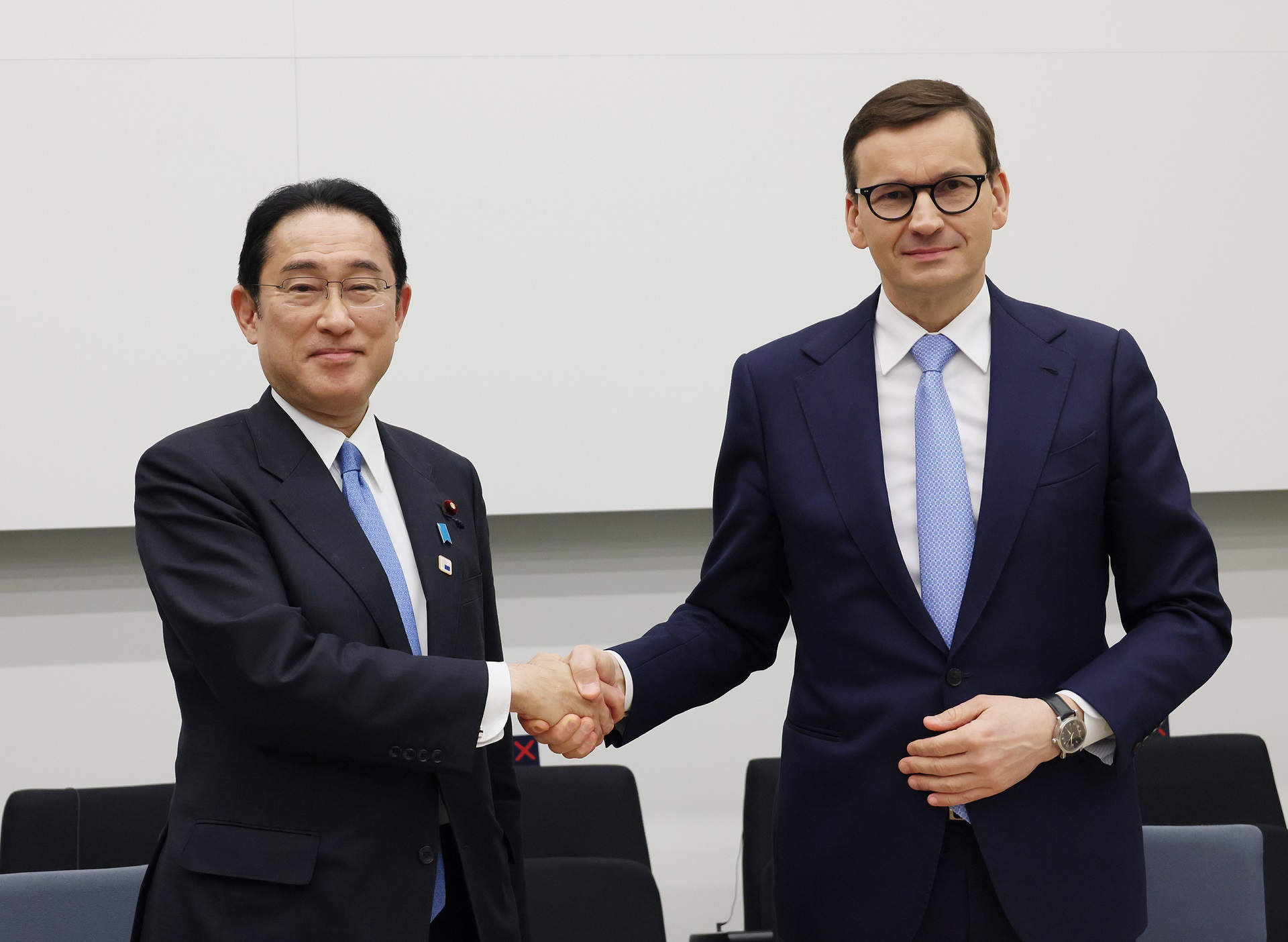 Photograph of the Prime Minister holding a summit meeting with Polish Prime Minister Mateusz Morawiecki (1)