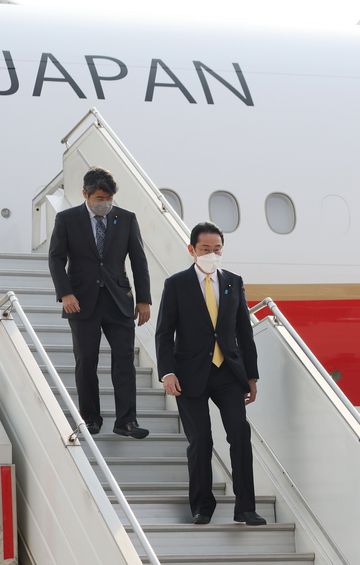 Photograph of Prime Minister Kishida arriving in India (1)