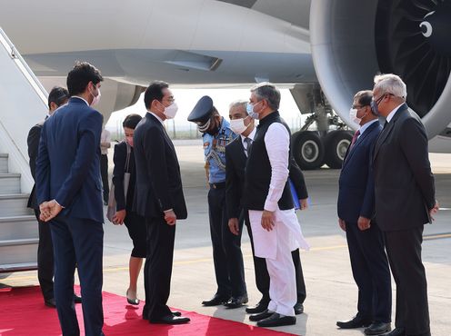 Photograph of Prime Minister Kishida arriving in India (2)