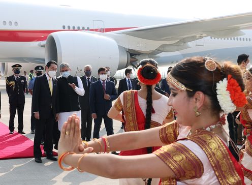 Photograph of Prime Minister Kishida arriving in India (3)