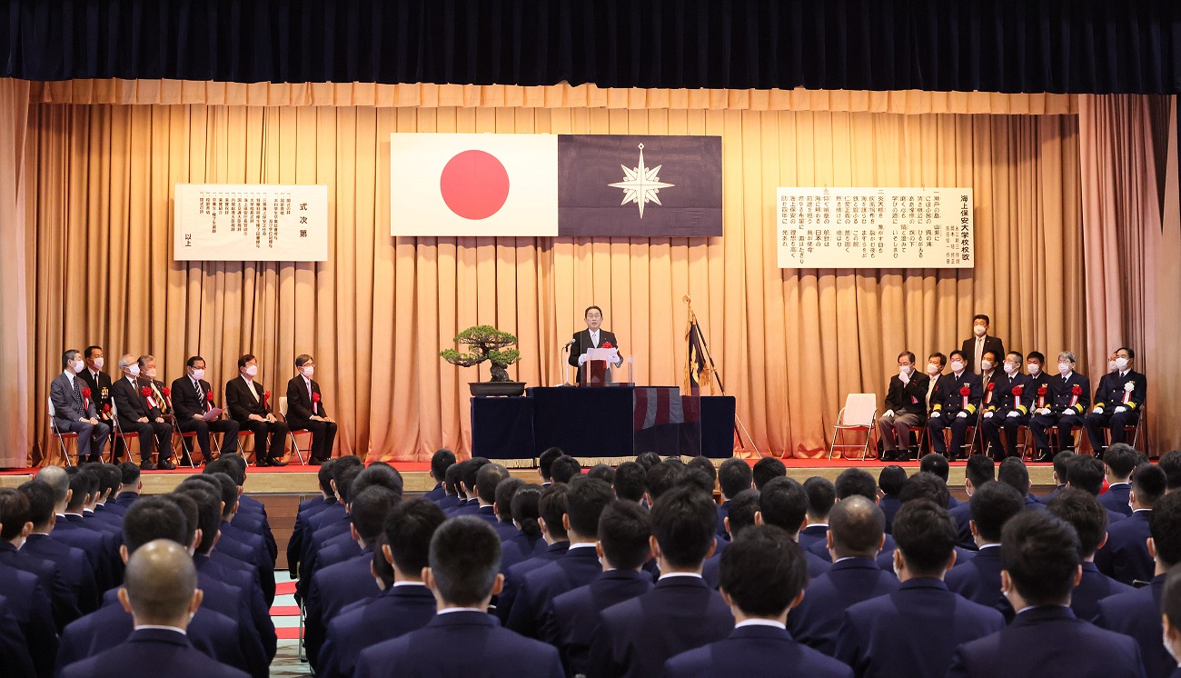 Photograph of the Prime Minister delivering a congratulatory address (2)