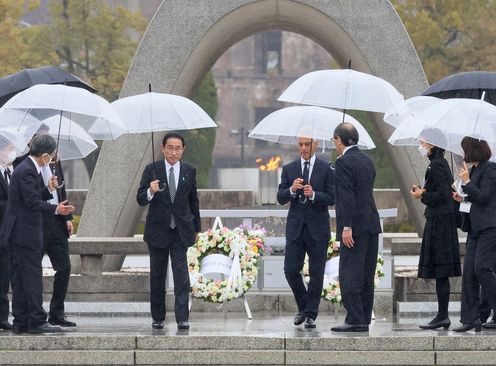 Photograph of the Prime Minister having offered a wreath at the Cenotaph for the Atomic Bomb Victims
