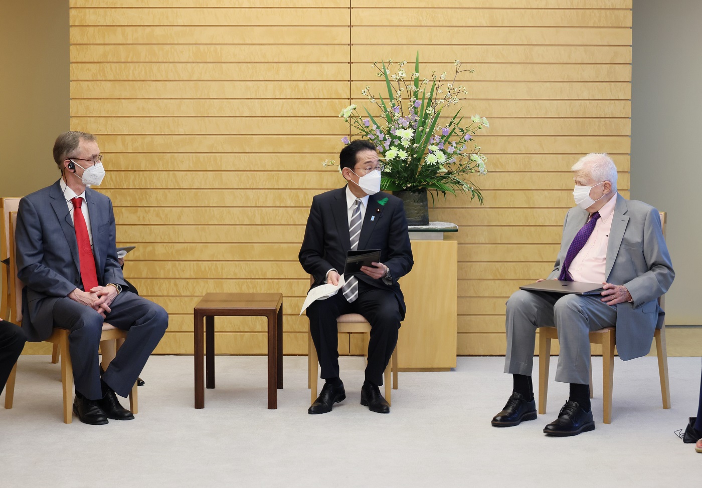 Courtesy Call from Laureates of the Japan Prize (3)