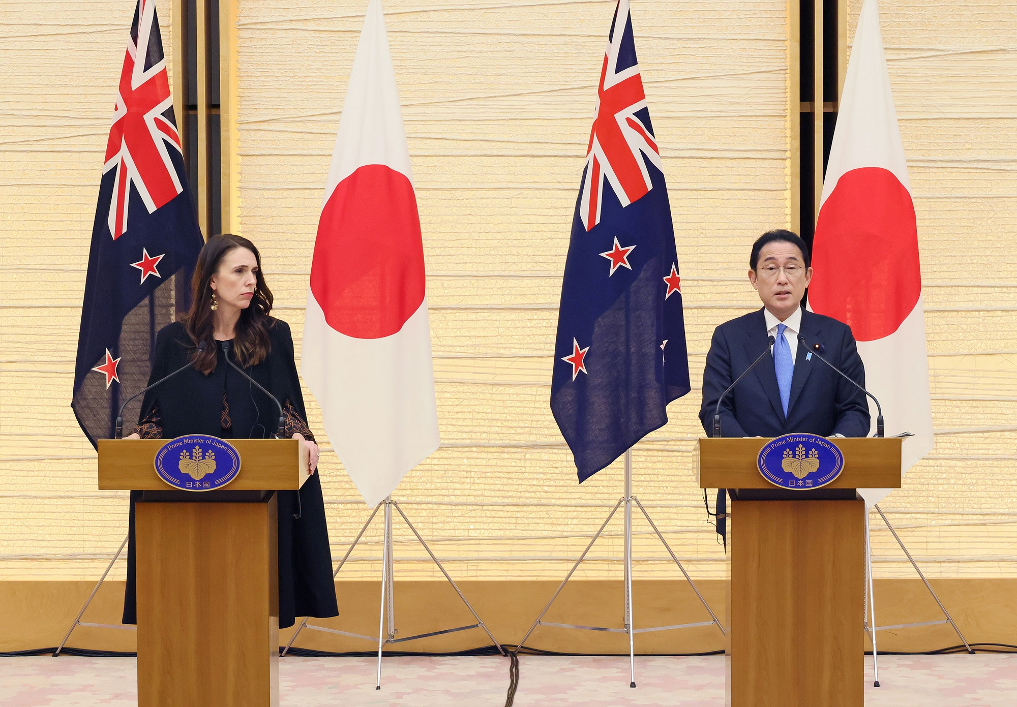 Photograph of a joint press announcement (2)
