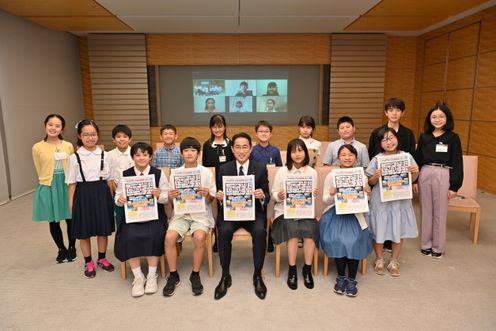 Photograph of a group photograph with junior reporters (photo courtesy of Children’s Newspaper Summit)