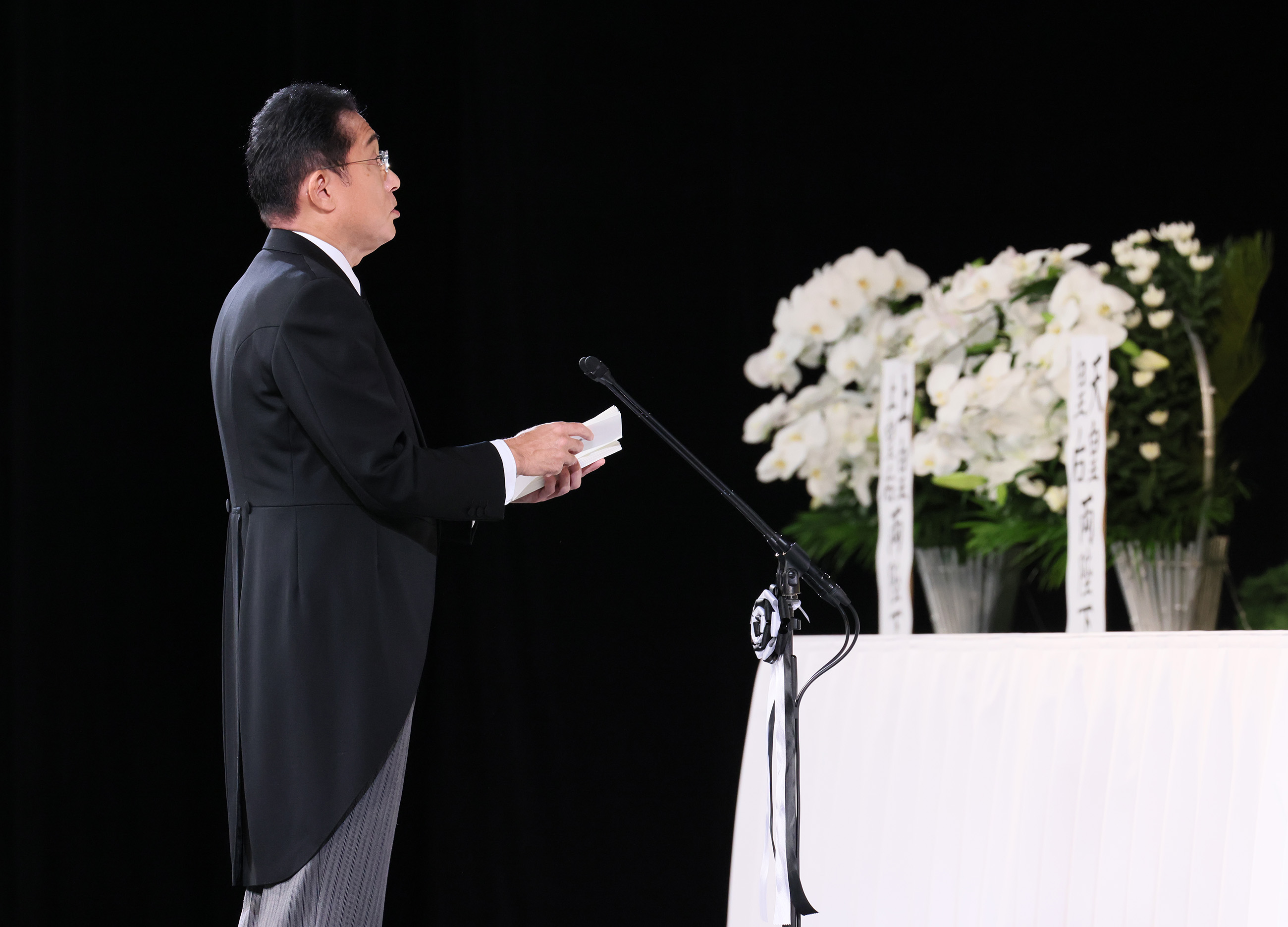 Photograph of the Prime Minister delivering a memorial address (4)