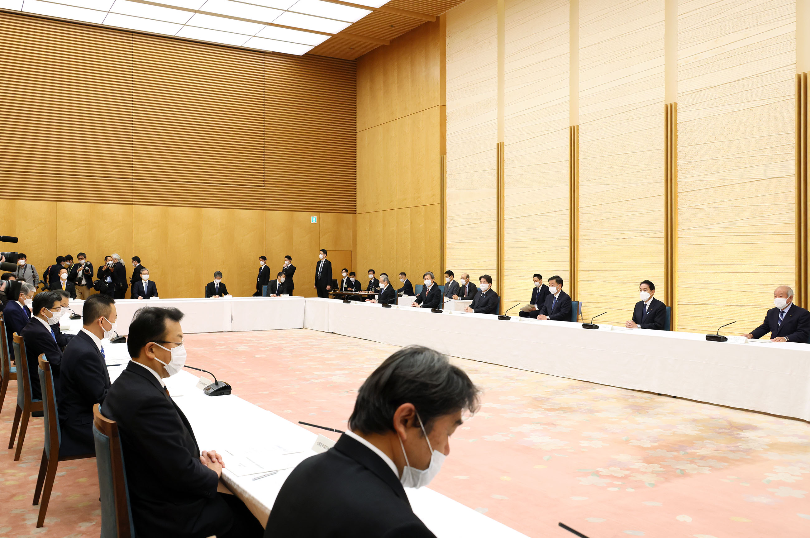Photograph  of the Prime Minister attending a meeting (2)