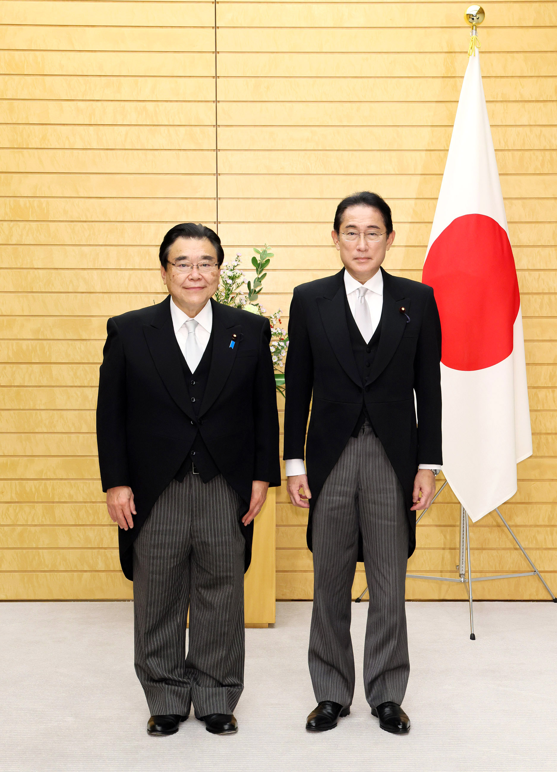 Photograph of the Prime Minister attending a photograph session with Minister Goto (2)