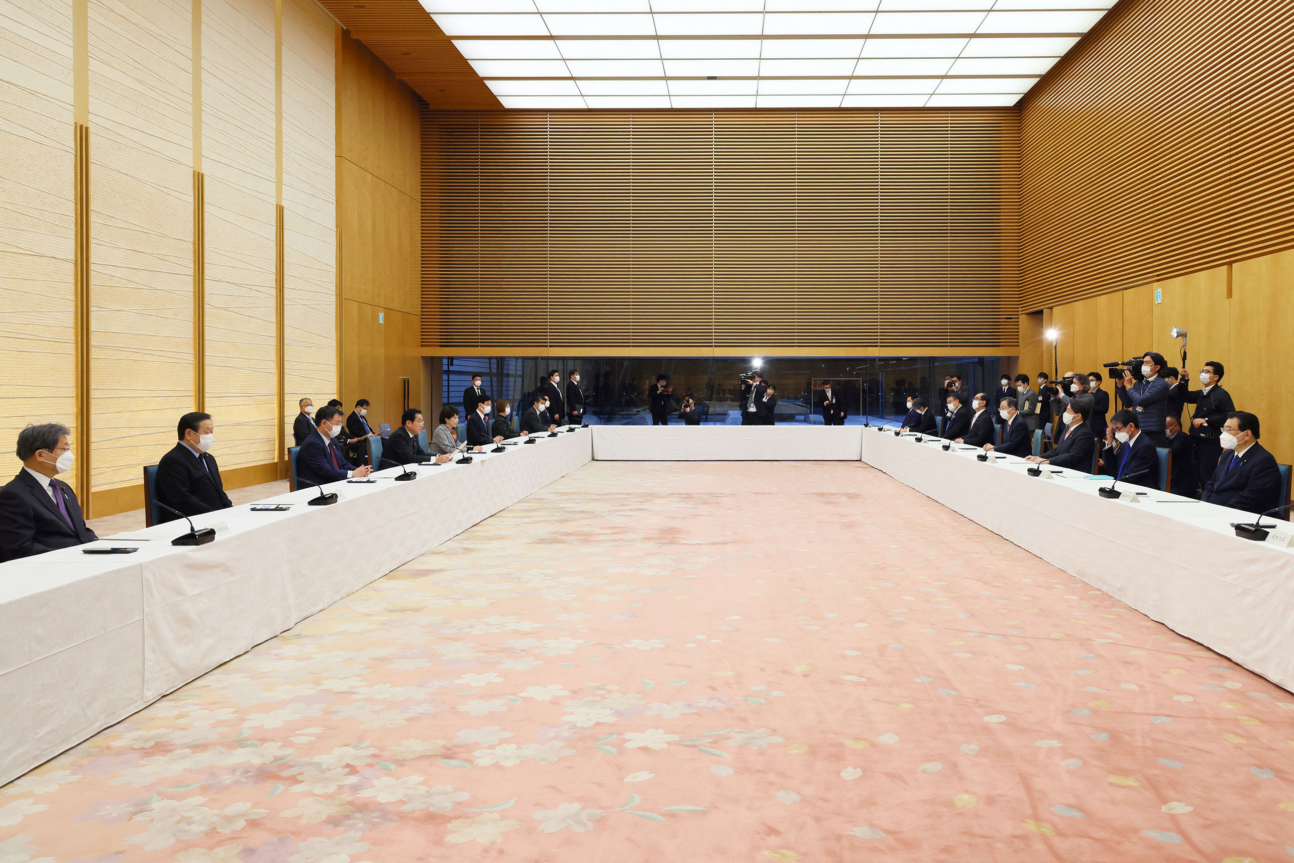 Prime Minister Kishida wrapping up a meeting (3)