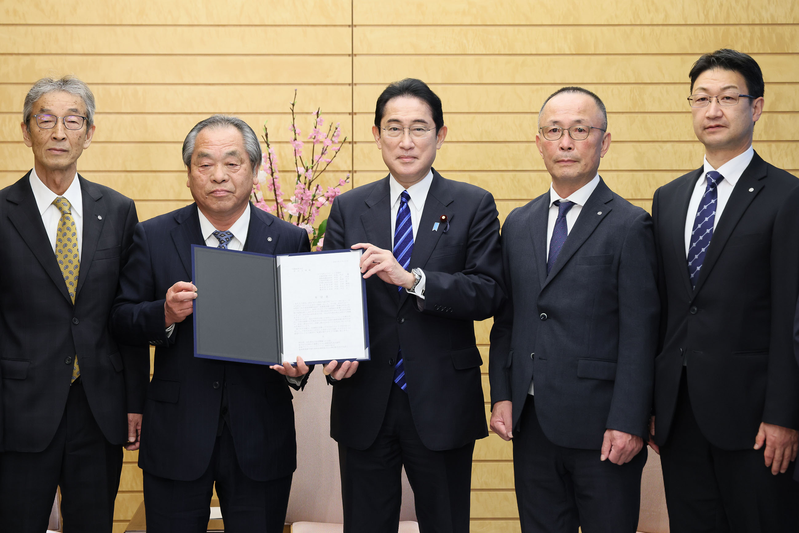 Prime Minister Kishida holding a meeting (2)