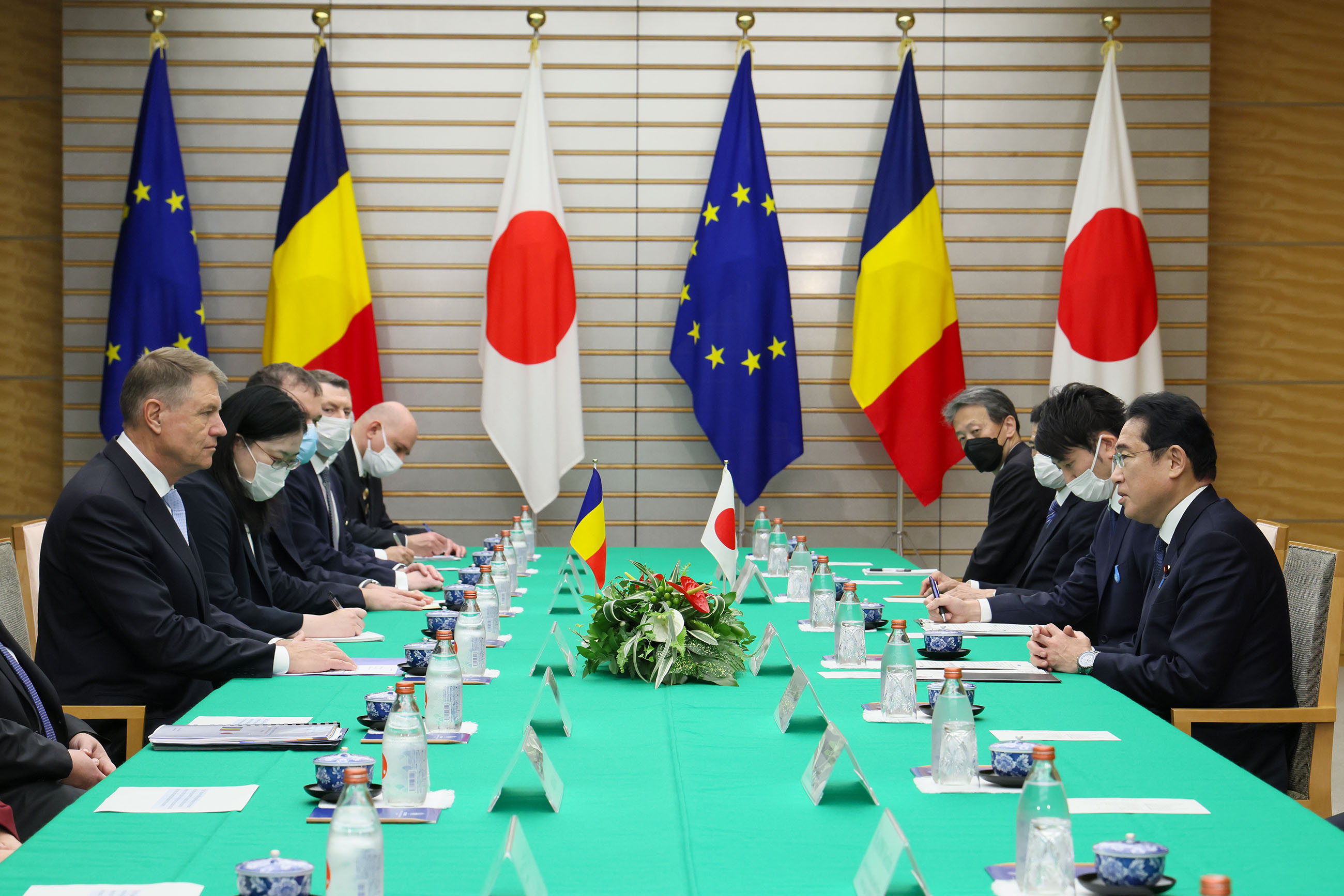 Japan-Romania summit meeting (5)