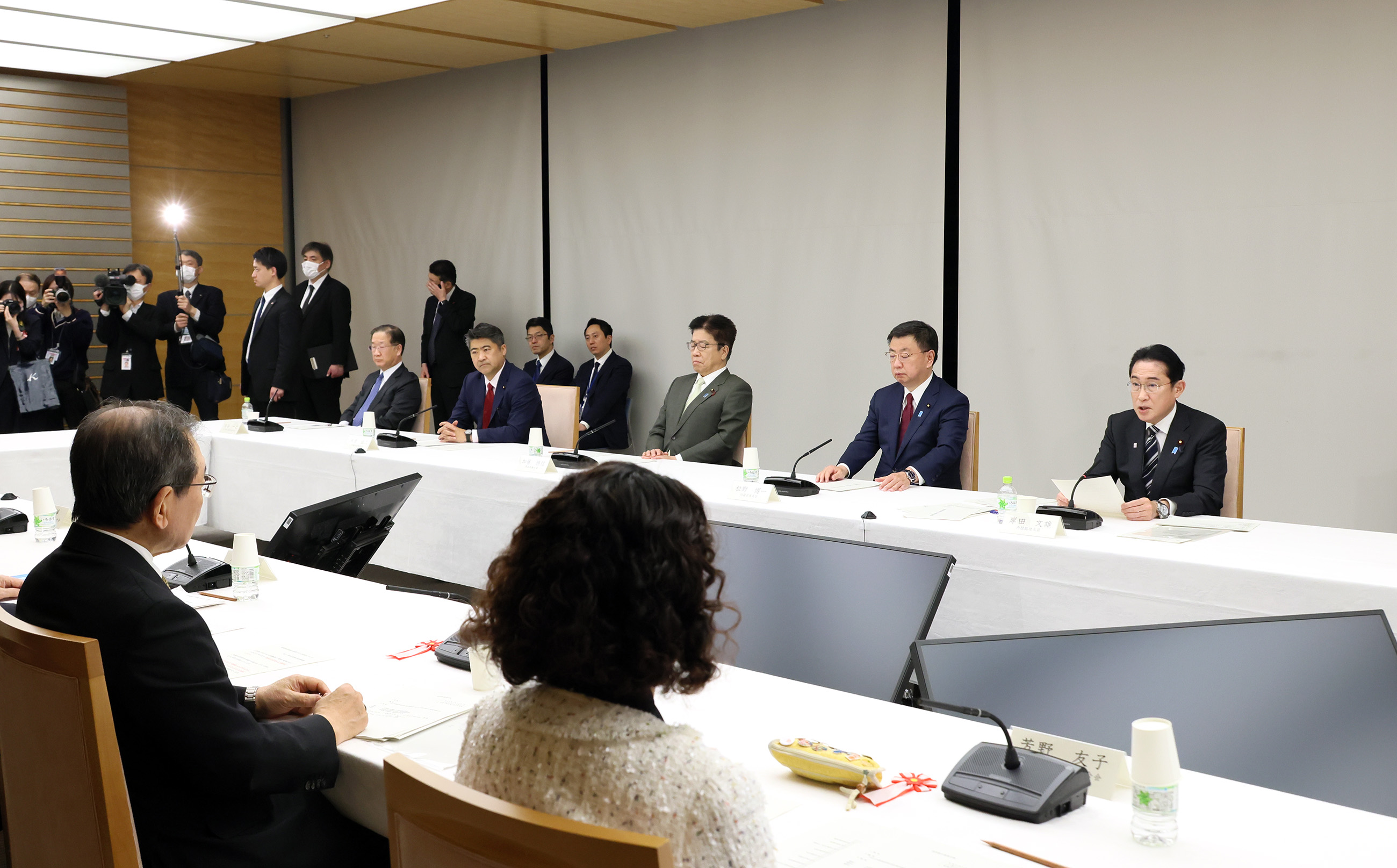 Prime Minister Kishida wrapping up a meeting (4)