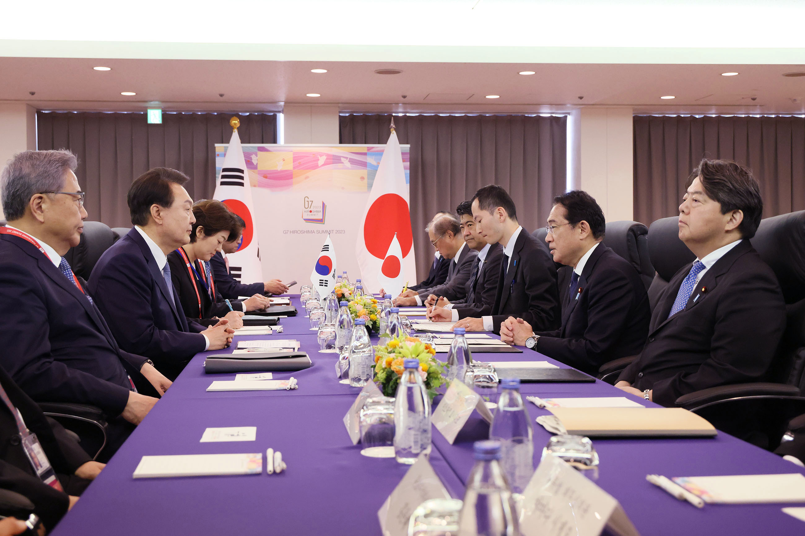 Japan-ROK summit meeting (2)